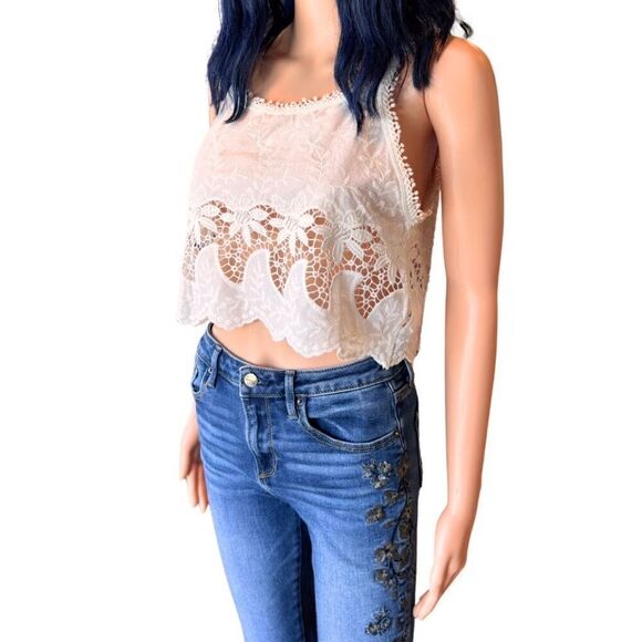 POL White Eyelet Lace Tank Top Small Cropped Boho Floral Scalloped Hem NWOT - Picture 4 of 6